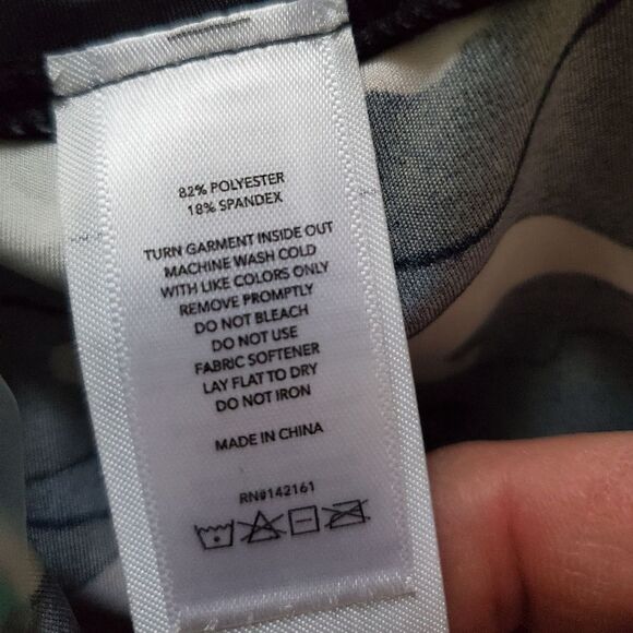 Rise by LuLaRoe Camouflage Workout Athleisure Sports Bra and Leggings Set Sz Sm - Picture 13 of 13